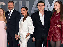 Модель Никола Пельтц плакала от ласк Виктории Бекхэм на свадьбе