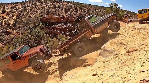 Посмотрите на экстремальную эвакуацию сломавшегося Jeep Wrangler со дна каньона