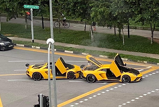 Два Lamborghini Aventador столкнулись друг с другом: фото и видео