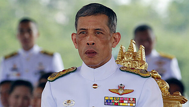 Король Таиланда подписал новую конституцию страны
