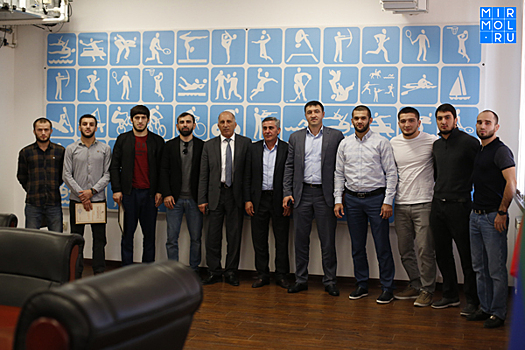 Чемпионов мира по грэпплингу чествовали в министерстве спорта Дагестана