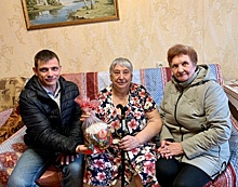Пасхальные куличи подарили жителям Роговского