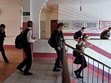 В московской школе ввели одностороннее движение по лестницам