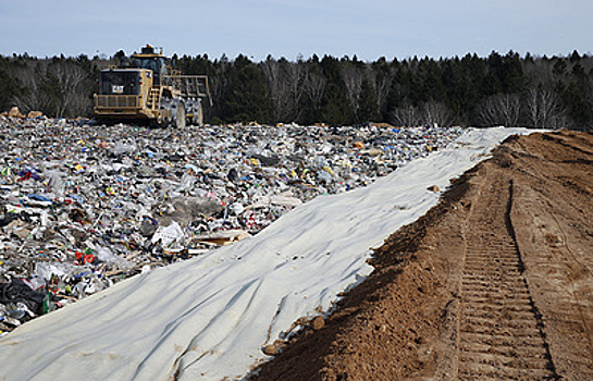 Специалисты взяли пробы земли и воды возле "Ядрова" для оценки ущерба экологии