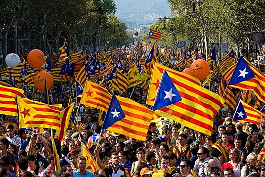 Вся власть Санчесу. Мадрид готов объявить чрезвычайное положение в Каталонии