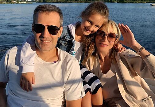 Кристина Орбакайте поплавала с мужем и детьми на теплоходе по Москве-реке