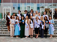 Торжественная церемония награждения выпускников школ Ханты-Мансийска медалями «За особые успехи в учении» состоялась накануне в школе №2