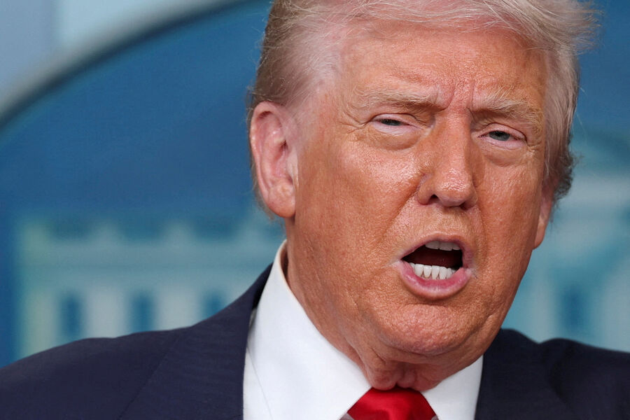 Трамп в ходе встречи с Путиным призвал сторонников поддержать его финансово