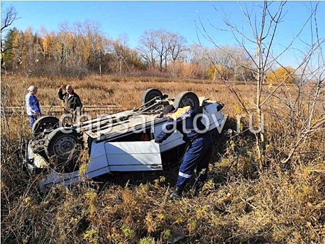 На трассе около села Давыдовка автомобиль слетел в кювет и перевернулся