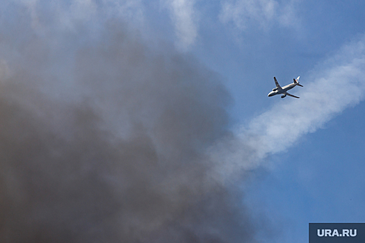 Летевший из Сургута в Новосибирск самолет получил повреждения