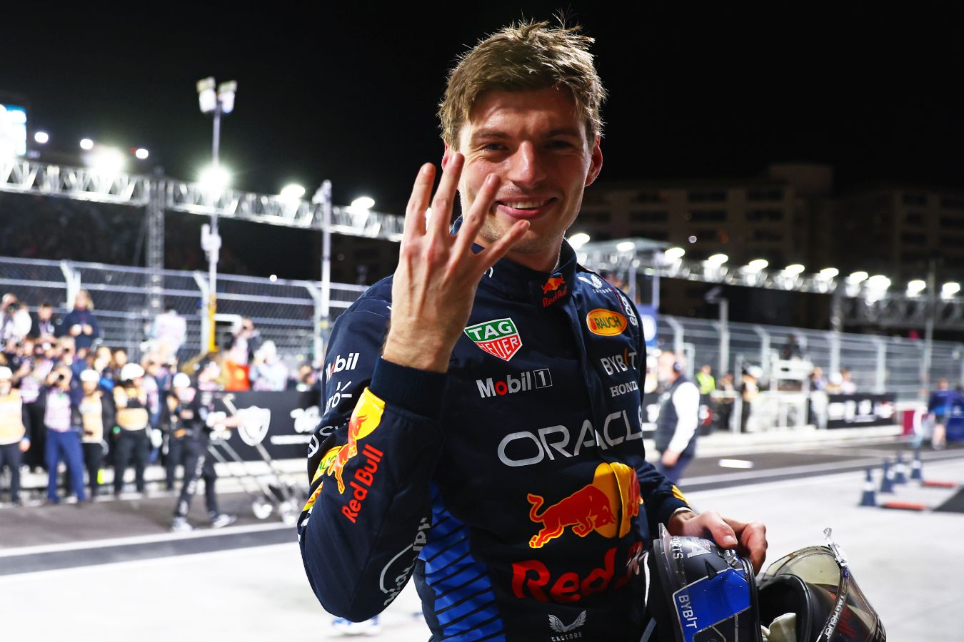 Maks Ferstappen Formula 1 Çempionu Kubokunu Aldı