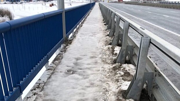 Кировчане жалуются на нерасчищенные от снега тротуары и путепроводы