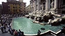 В Риме планируют ограничить доступ туристов к фонтану Треви