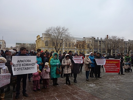 «Не надо скрываться, надо вести диалог». Оренбуржцы выразили недоверие главе города Евгению Арапову