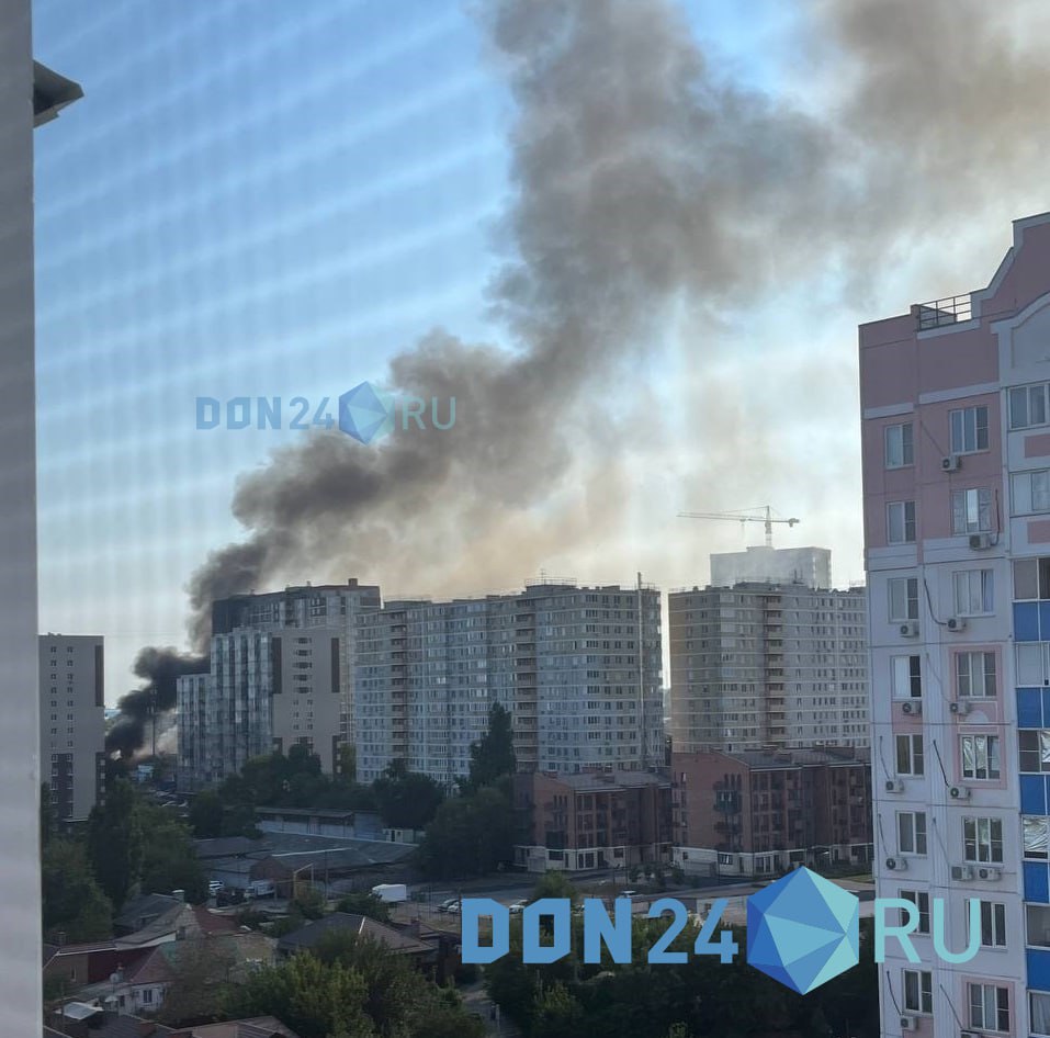 В Ростове горит мебельный склад на площади 200 кв. м
