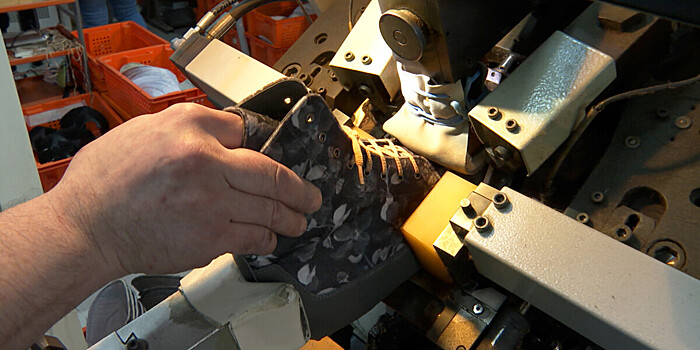 Производство экологичной обуви из пластиковых бутылок запустили в Москве