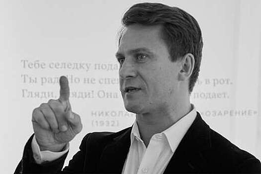 51-летнего искусствоведа Сергея Соловьева нашли мертвым в его квартире