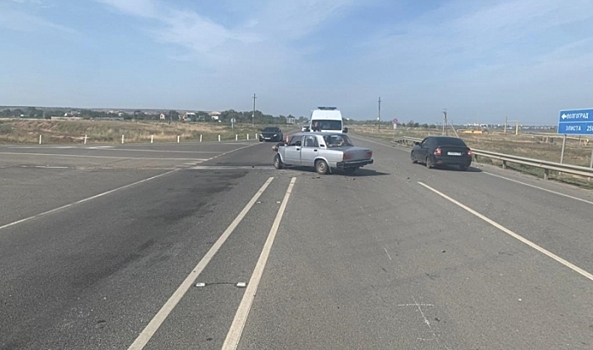 Под Волгоградом два человека пострадали в ДТП с «Волгой» и ВАЗом