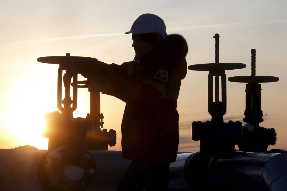 Запрещены поставки российской нефти по контрактам со ссылкой на потолок цен