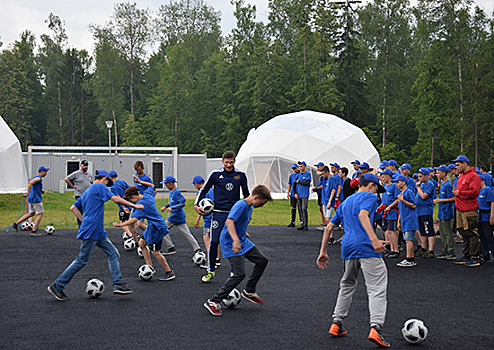 В «Лагере настоящих героев» в парке «Патриот» прошел мастер-класс известного футболиста Алексея Медведева