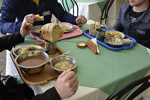 Заключённые питаются лучше, чем пенсионеры