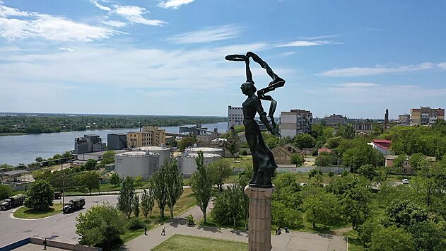 Книги на русском языке передали школьной библиотеке в Херсонской области