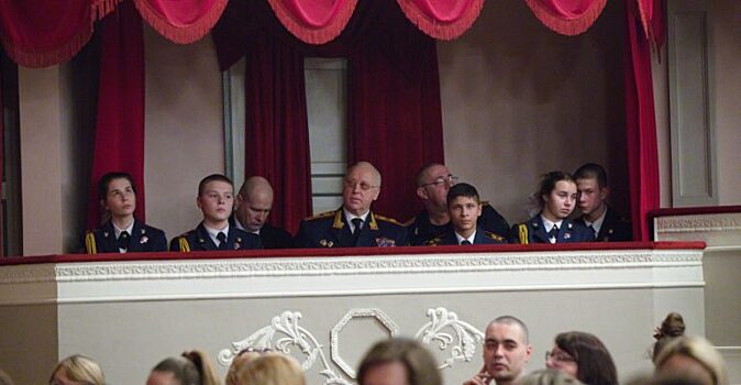 Бастрыкин поблагодарил Соломина за театральный подарок кадетам СКР