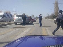Не разминулись: под Симферополем столкнулись джип и ВАЗ