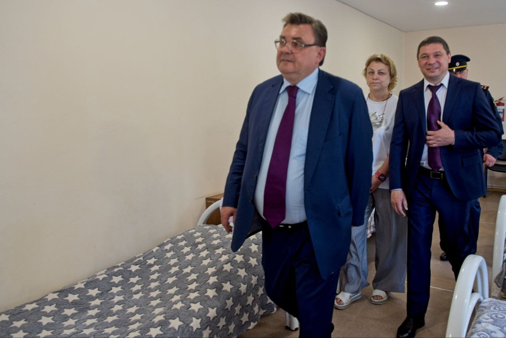 Евгений Первышов и Константин Чуйченко в Тамбове посетили центр социальной помощи «Добрые руки»