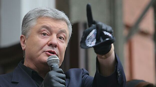Порошенко заявил о риске попадания украинцев в "московское стойло"