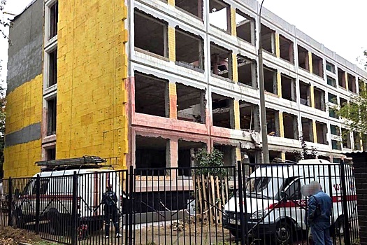 Два человека погибли при обрушении в здании школы в Москве