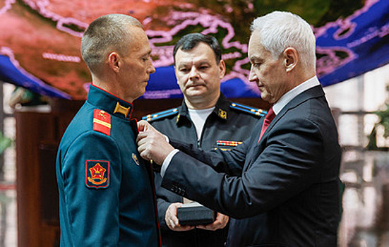 Белоусов вручил медали "Золотая Звезда" героям СВО