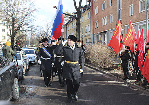 Военнослужащие Балтийского флота поздравили ветерана Великой Отечественной войны со 100-летним юбилеем