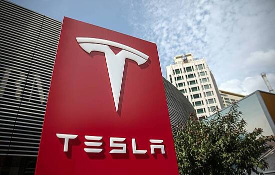 Tesla планирует запустить службу беспилотного такси