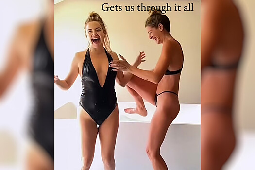 43-летняя Хадсон искупалась в ледяной ванной