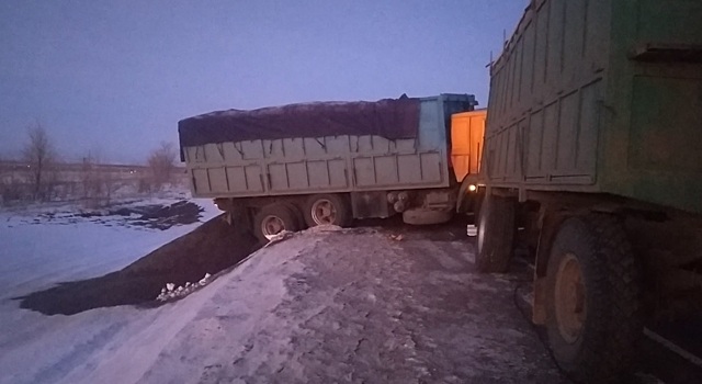 В Сорочинске «Скания» врезалась в два «КАМАЗа». Погиб водитель одного из грузовиков