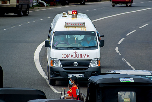Автобус с россиянами въехал в цементовоз в Шри-Ланке. Водитель погиб, 19 человек пострадали