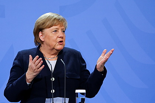 В Польше Меркель поставили в один ряд с Гитлером и Геббельсом