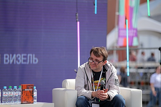 Писатель Алексей Сальников: Читатель видит героев насквозь, как семейный психолог