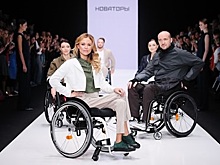 На подиуме MBFW Russia появились модели в инвалидных колясках