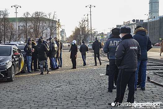 Штрафы за машины такси без перегородок в Екатеринбурге откладываются 