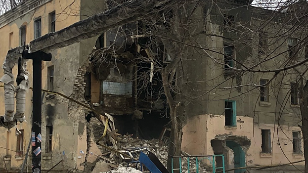 Обрушение аварийного дома в Саратове попало на видео
