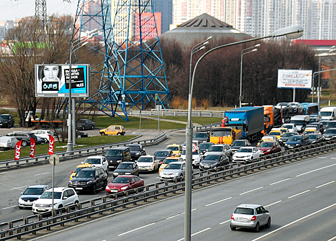 Депутат Госдумы остановился на МКАД и был обворован