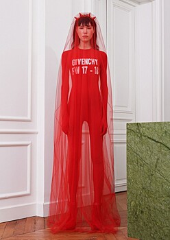 Givenchy осень-зима 2017/18: все красное