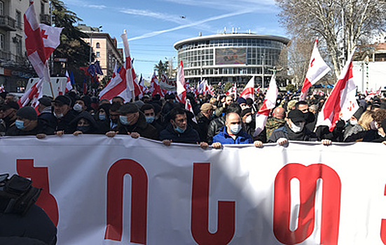 В Тбилиси завершился митинг оппозиции против ареста депутата Мелии