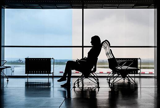 Направляющиеся в Турцию россияне застряли в аэропорту на 12 часов