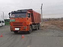 Водитель «КАМАЗа» в Орске снес опору линии электропередач