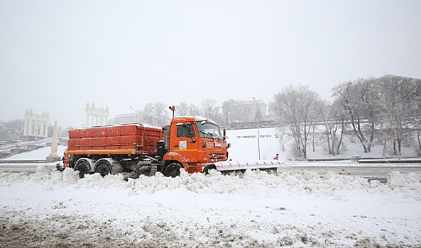 2000 тонн реагентов отсыпали на дороги Волгоградской области за сутки