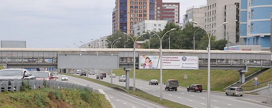 В Новосибирске ремонтируют пешеходные мосты через Ипподромскую