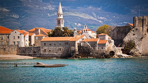 В Черногории хотят штрафовать туристов за голый торс